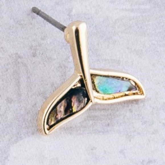 πSALEπ Gold abalone mermaid tail earrings - Picture 3 of 8